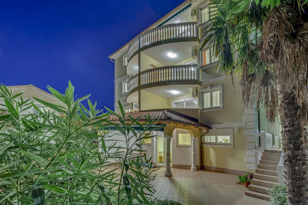 Apartments Villa Maria Crikvenica Bagian luar foto
