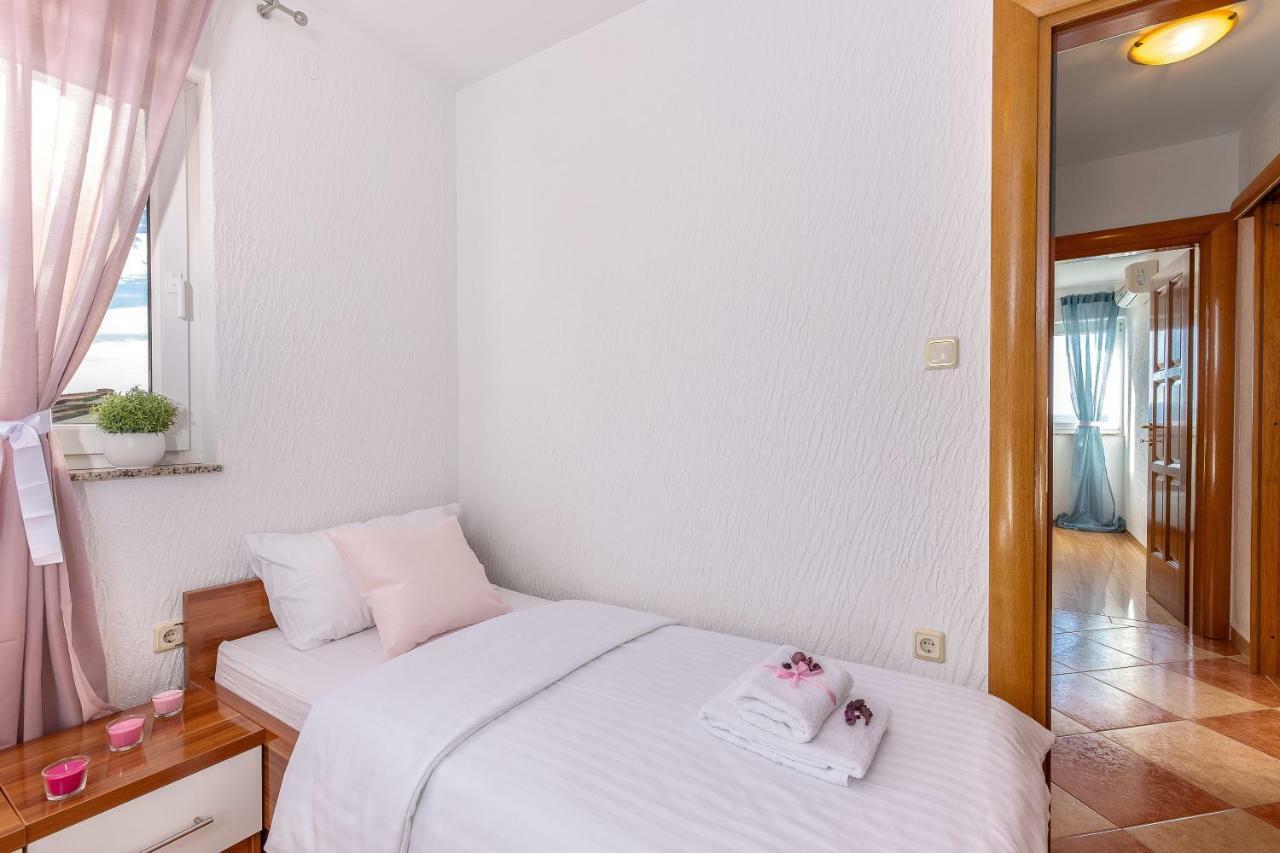 Apartments Villa Maria Crikvenica Bagian luar foto